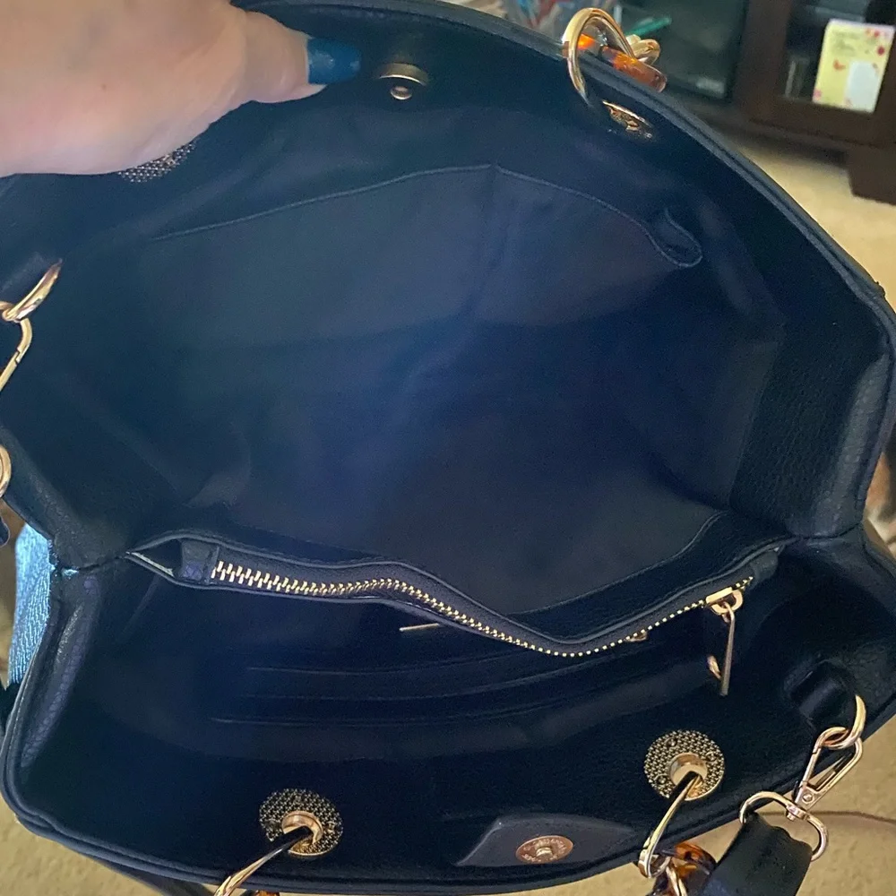 Michael Kors Black shoulder bag with handles. - Picture 7 of 9